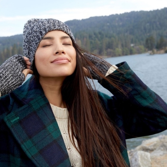 Rebecca Minkoff Accessories - 🆕 Rebecca Minkoff Beanie and Half Gloves